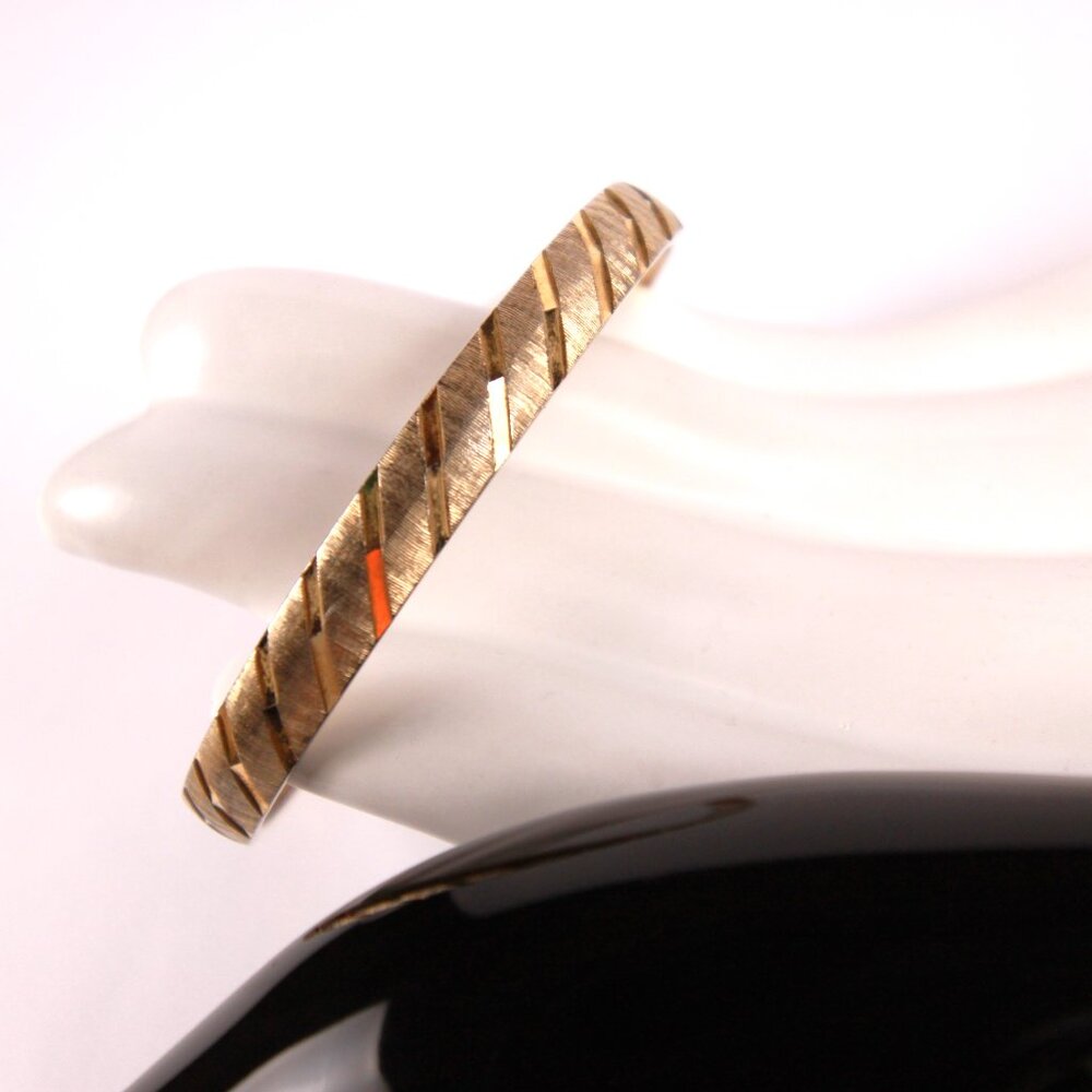 Vintage Monet Gold Tone Bracelet - Picture 5 of 6